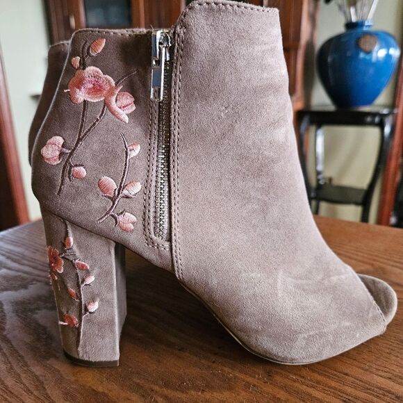 Candies Gray Pink Floral Peep Toe High Heel Booties Size 9 Suede Open-Toe Boots - Picture 2 of 12